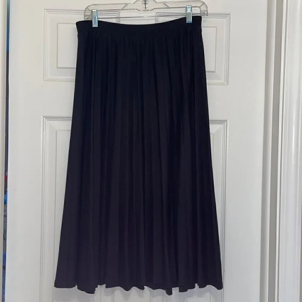 Alfred Dunner Black Pleated Pull On Midi Skirt